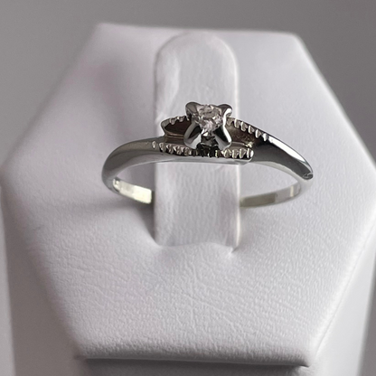 18k White Gold Round Cut 0.08ct Diamond Solitaire with Gold Accents Ring