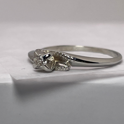 18k White Gold Round Cut 0.08ct Diamond Solitaire with Gold Accents Ring