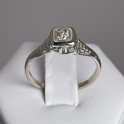 10k White Gold Round Cut 0.08ct Diamond Solitaire Ring