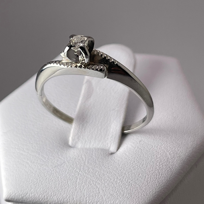 18k White Gold Round Cut 0.08ct Diamond Solitaire with Gold Accents Ring