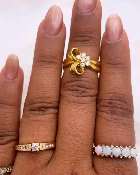18k Yellow Gold 25pt Bow and Ribbon Diamond Cluster Ring