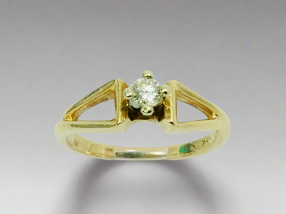 14k Yellow Gold Round Cut 14pt Diamond Ring