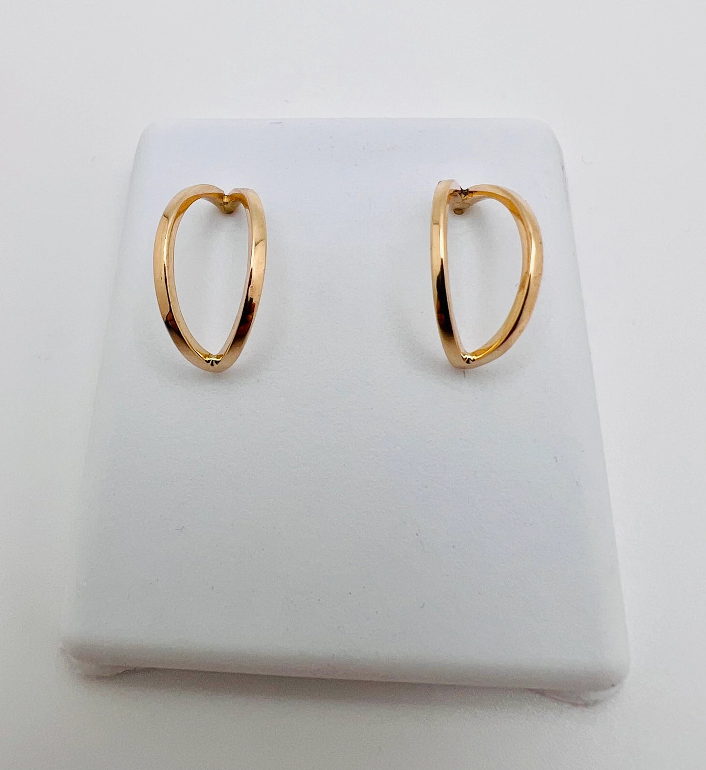 14k Solid Yellow Gold Crescent Moon Style Stud Earrings