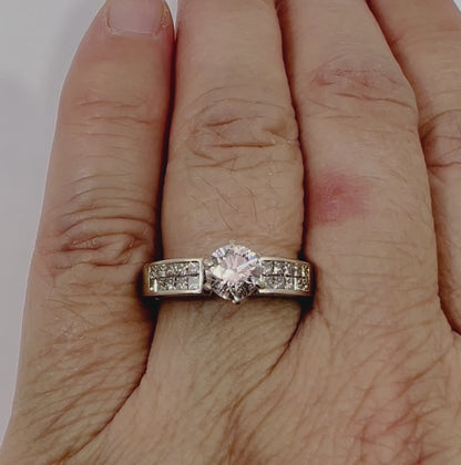 18k White Gold Round Cut 1.03ct Diamond with Princess Cut Accents