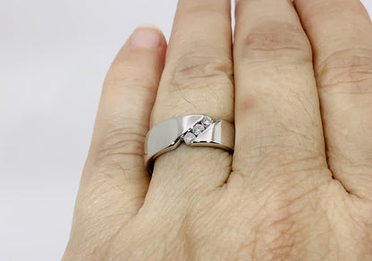 14k White Gold Round Cut 15pt Diamond Band Ring