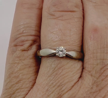 10k White Gold Round Cut 15pt Diamond Solitaire Ring