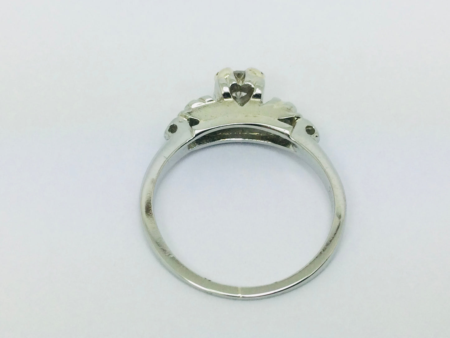 18k White Gold Round Cut 17pt Diamond Vintage Ring