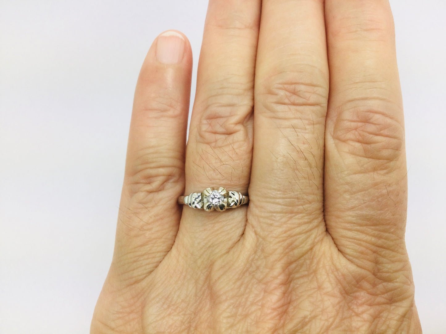 18k White Gold Round Cut 17pt Diamond Vintage Ring