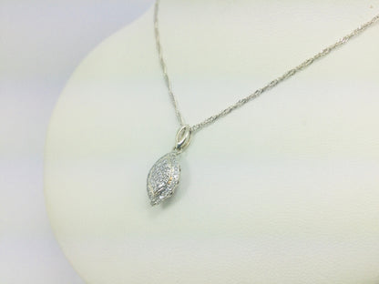 10k White Gold Round Cut 25pt Diamond Cluster Pendent