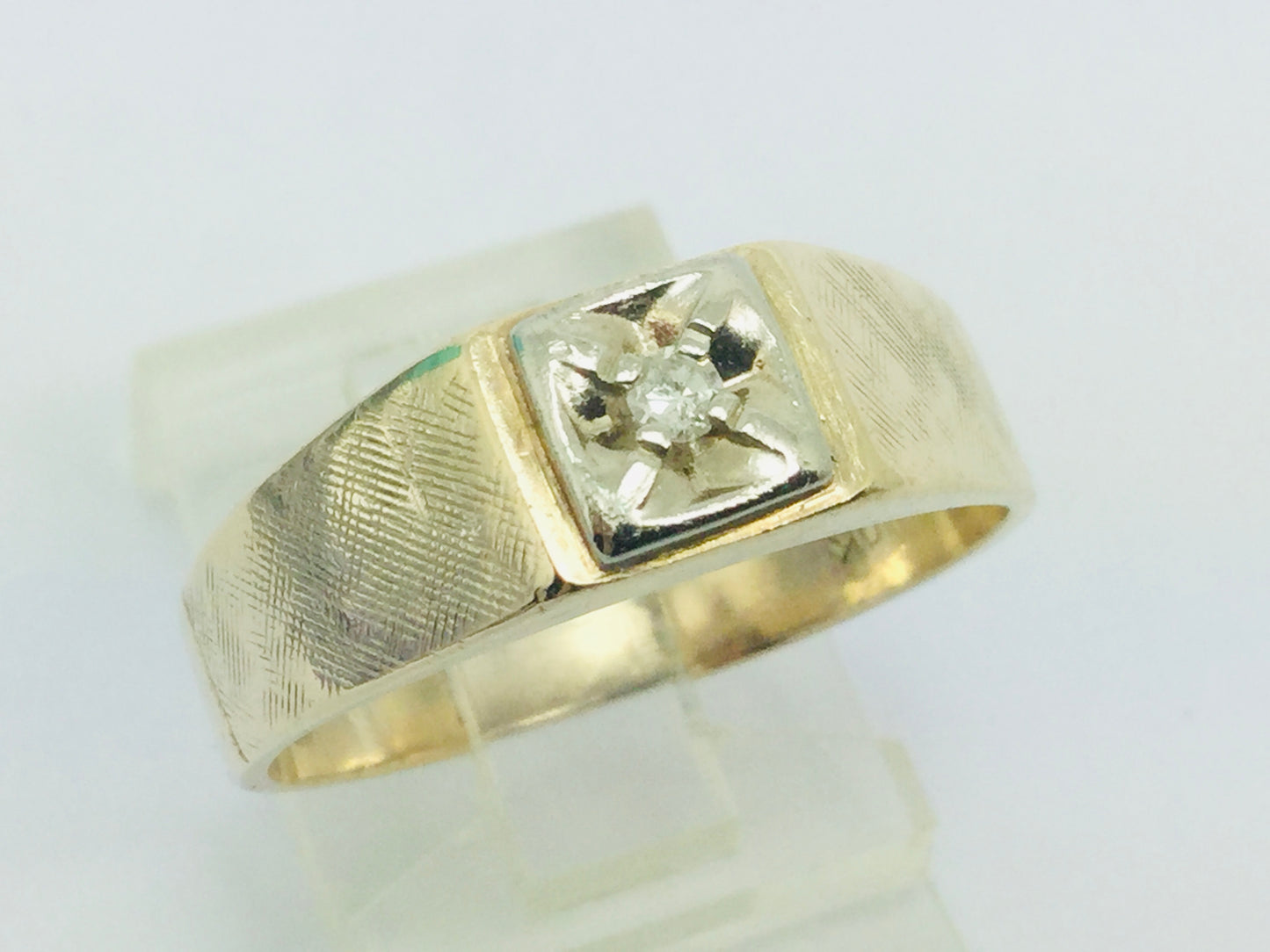 10k Yellow Gold Round Cut 4pt Diamond Solitaire Ring