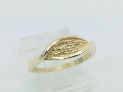 10k Yellow Gold Swivel Twist Lines Ring