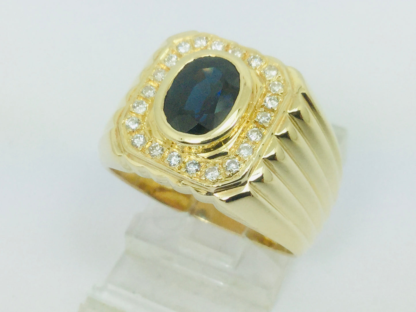 18k Yellow Gold Oval Cut 1ct Sapphire & 22pt Diamond Halo Ring