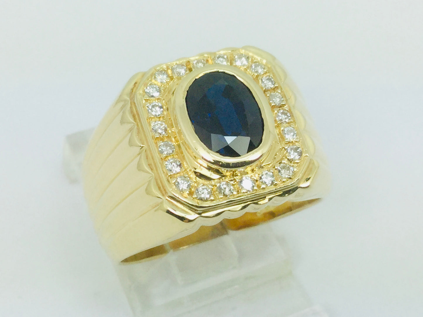 18k Yellow Gold Oval Cut 1ct Sapphire & 22pt Diamond Halo Ring