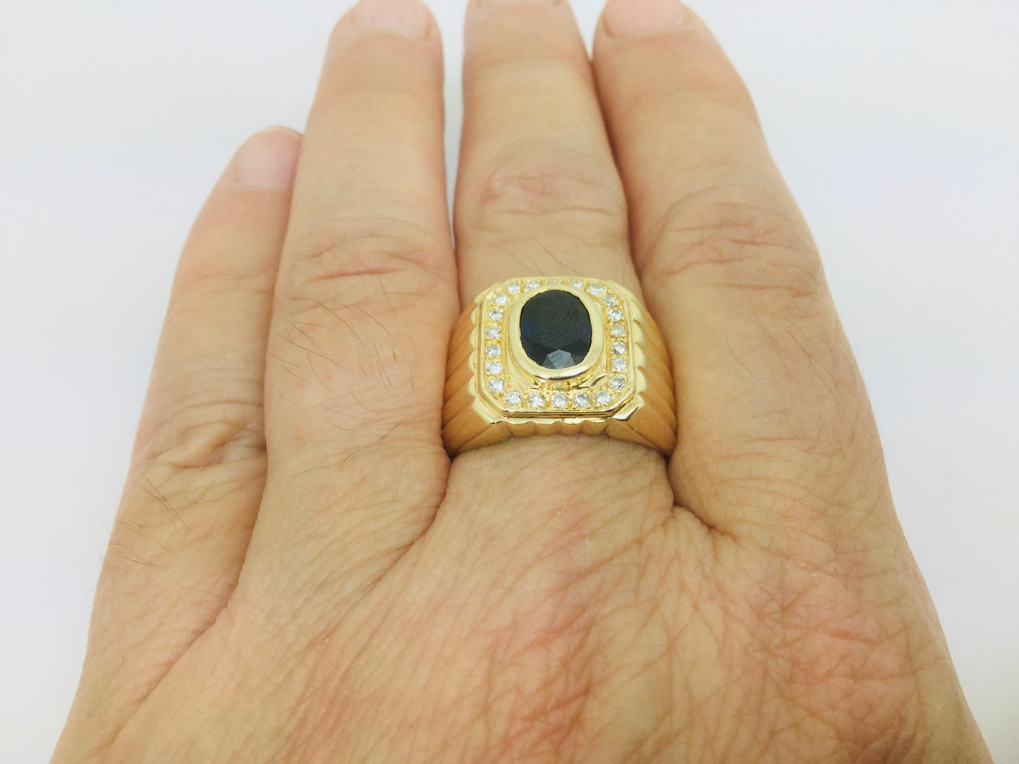 18k Yellow Gold Oval Cut 1ct Sapphire & 22pt Diamond Halo Ring