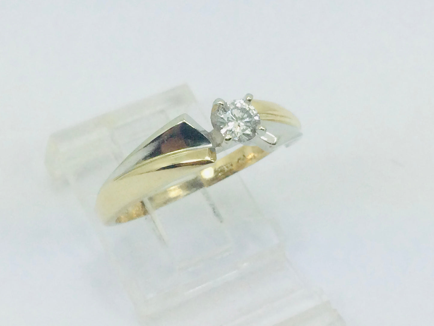 10k Yellow and White Gold Round Cut 17pt Diamond Solitaire Ring
