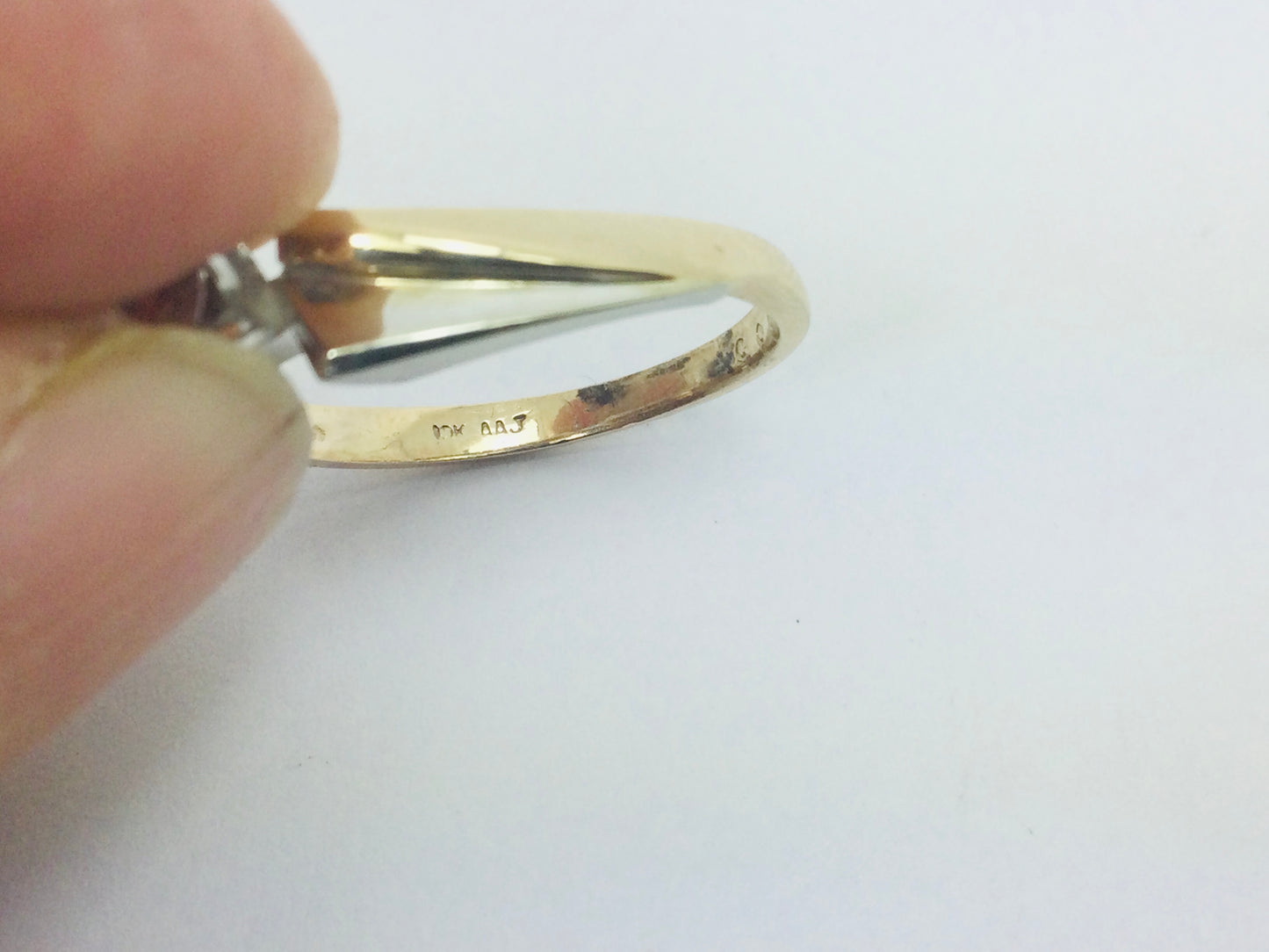 10k Yellow and White Gold Round Cut 17pt Diamond Solitaire Ring