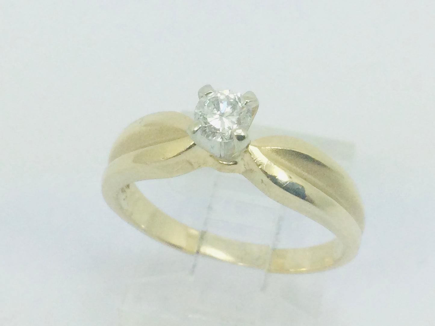 14k Yellow Gold Round Cut 22pt Diamond Solitaire Ring