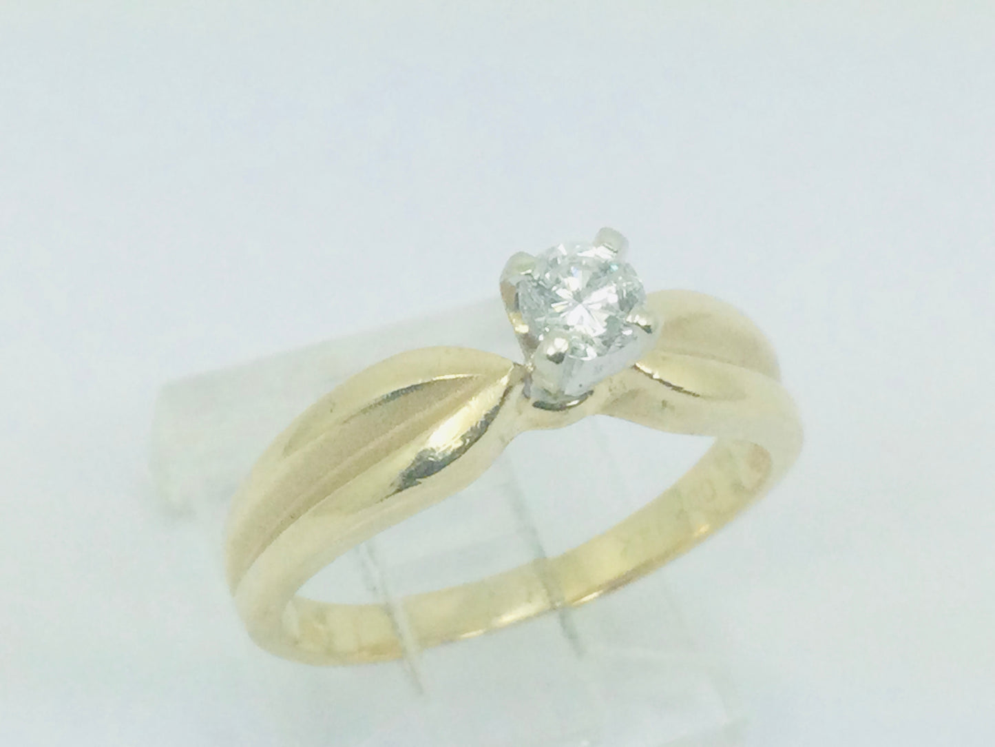 14k Yellow Gold Round Cut 22pt Diamond Solitaire Ring
