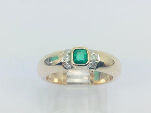 14k Yellow Gold Princess Cut 30pt Emerald May Birthstone & 12pt Diamond Ring