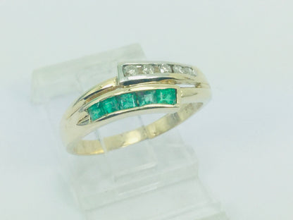 14k Yellow Gold Princess Cut 40pt Emerald May Birthstone & 10pt Round Cut Diamond Row Set Ring