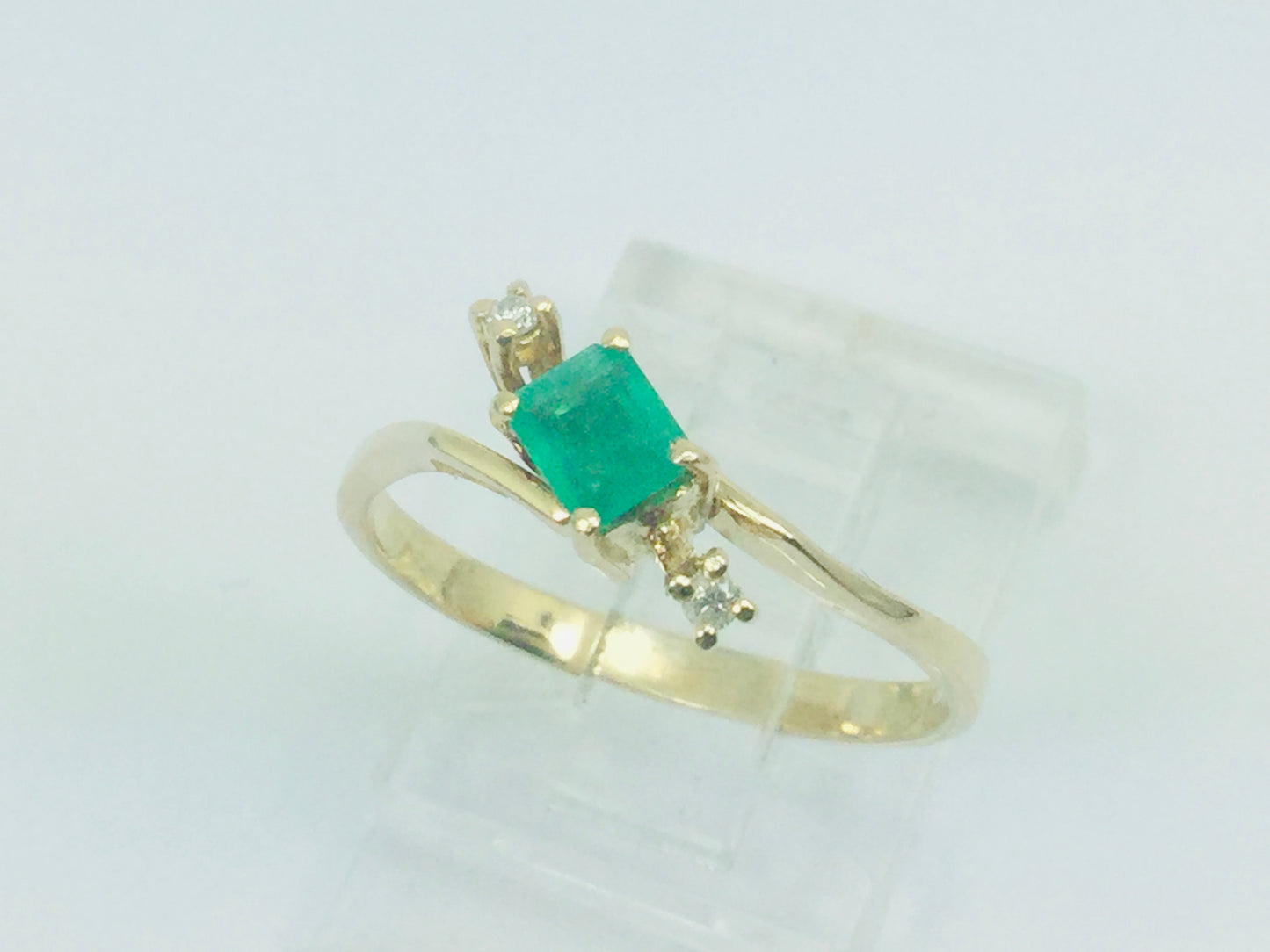 18k Yellow Gold Emerald Cut 27pt Emerald May Birthstone & Diamond Ring