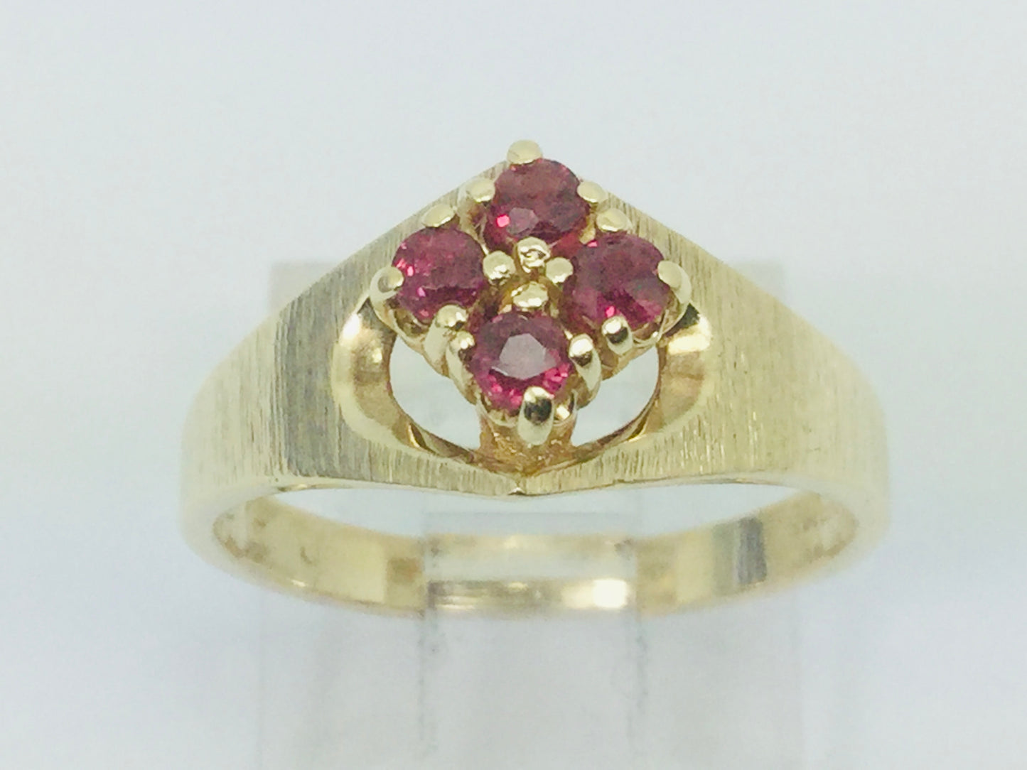 10k Yellow Gold Round Cut 16pt Ruby July Birthstone Cluster Ring