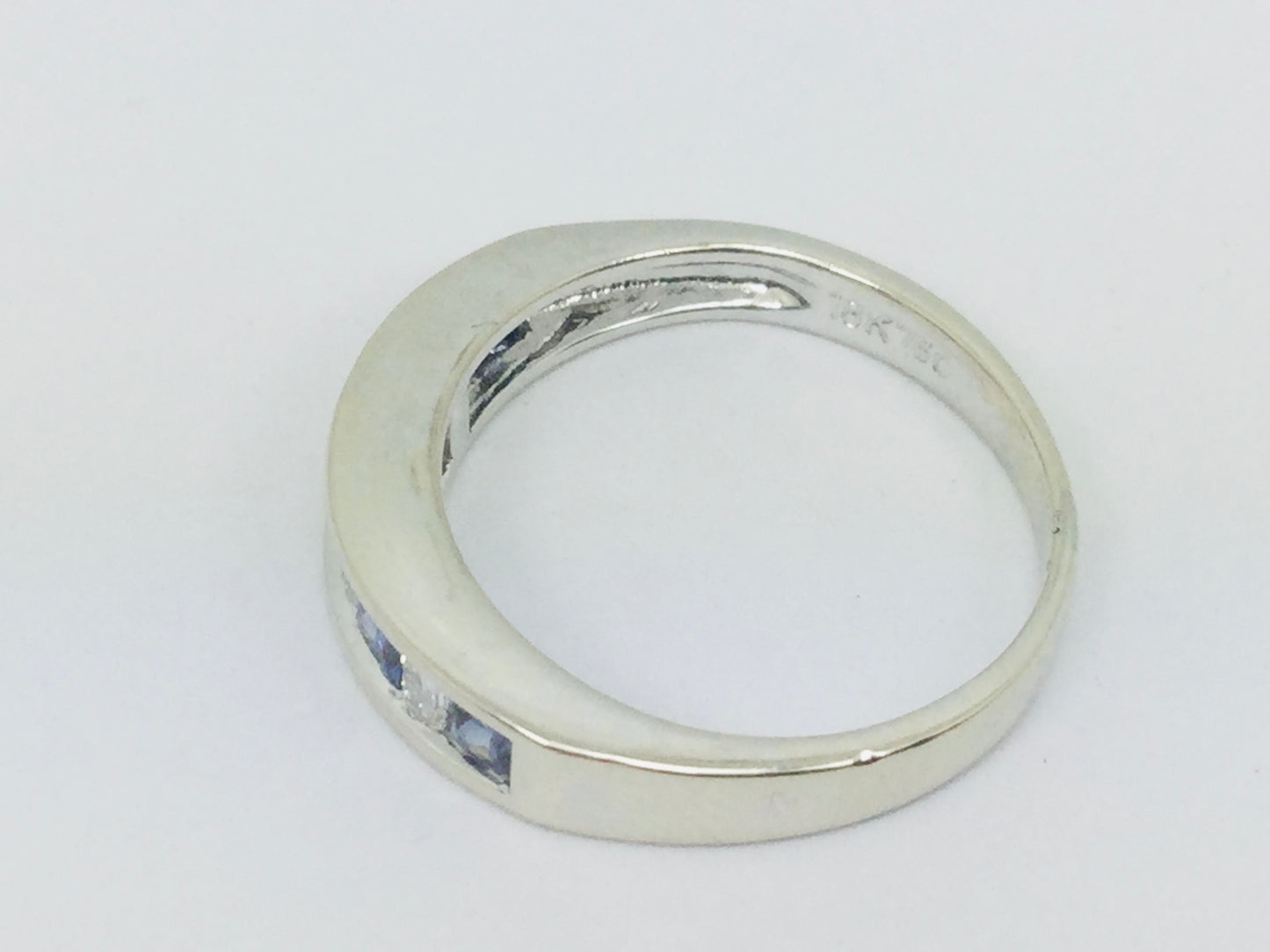 18k White Gold Princess Cut 50pt Sapphire & Baguette Cut 32pt Diamond Ring