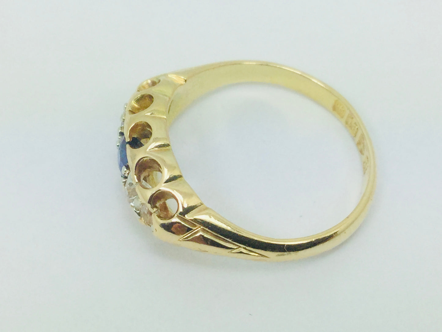 18k Yellow Gold Round Cut 20pt Sapphire September Birthstone & 18pt Diamond Ring