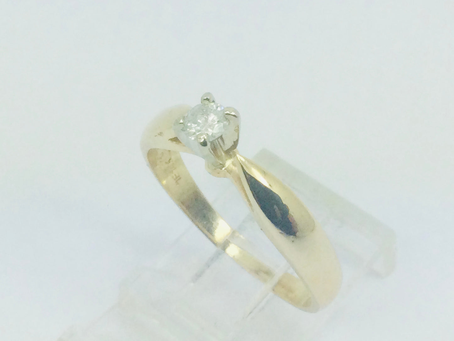 14k Yellow Gold Round Cut 18pt Diamond Solitaire Ring