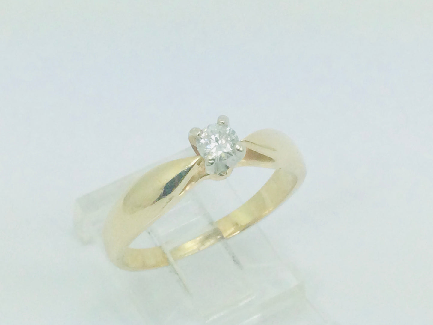 14k Yellow Gold Round Cut 18pt Diamond Solitaire Ring