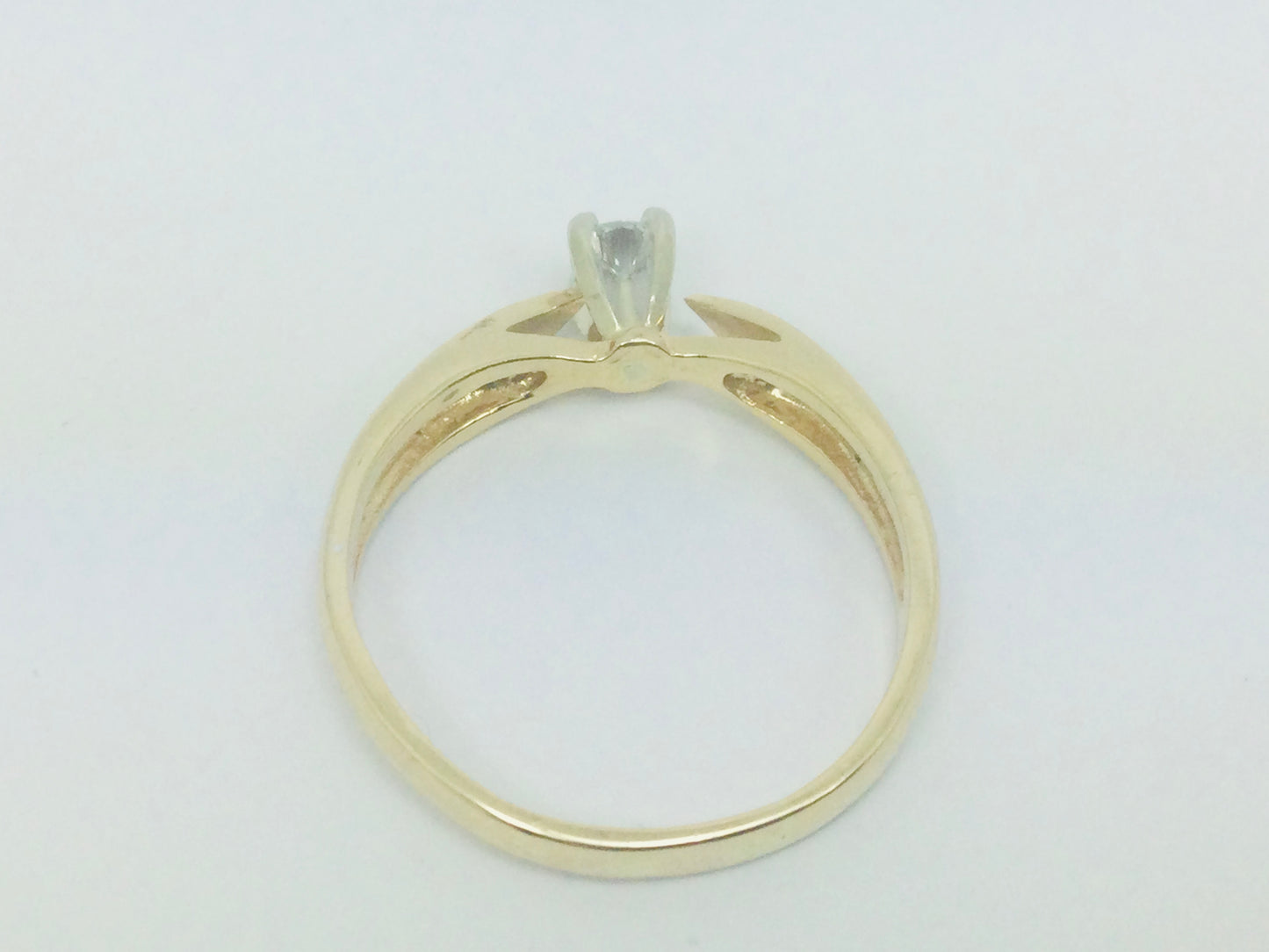 14k Yellow Gold Round Cut 18pt Diamond Solitaire Ring