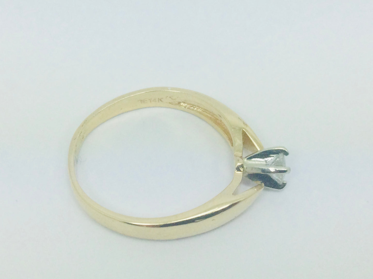 14k Yellow Gold Round Cut 18pt Diamond Solitaire Ring