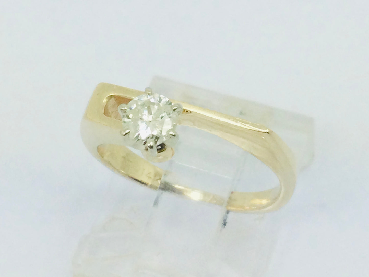 14k Yellow Gold Round Cut 25pt Diamond Solitaire Ring