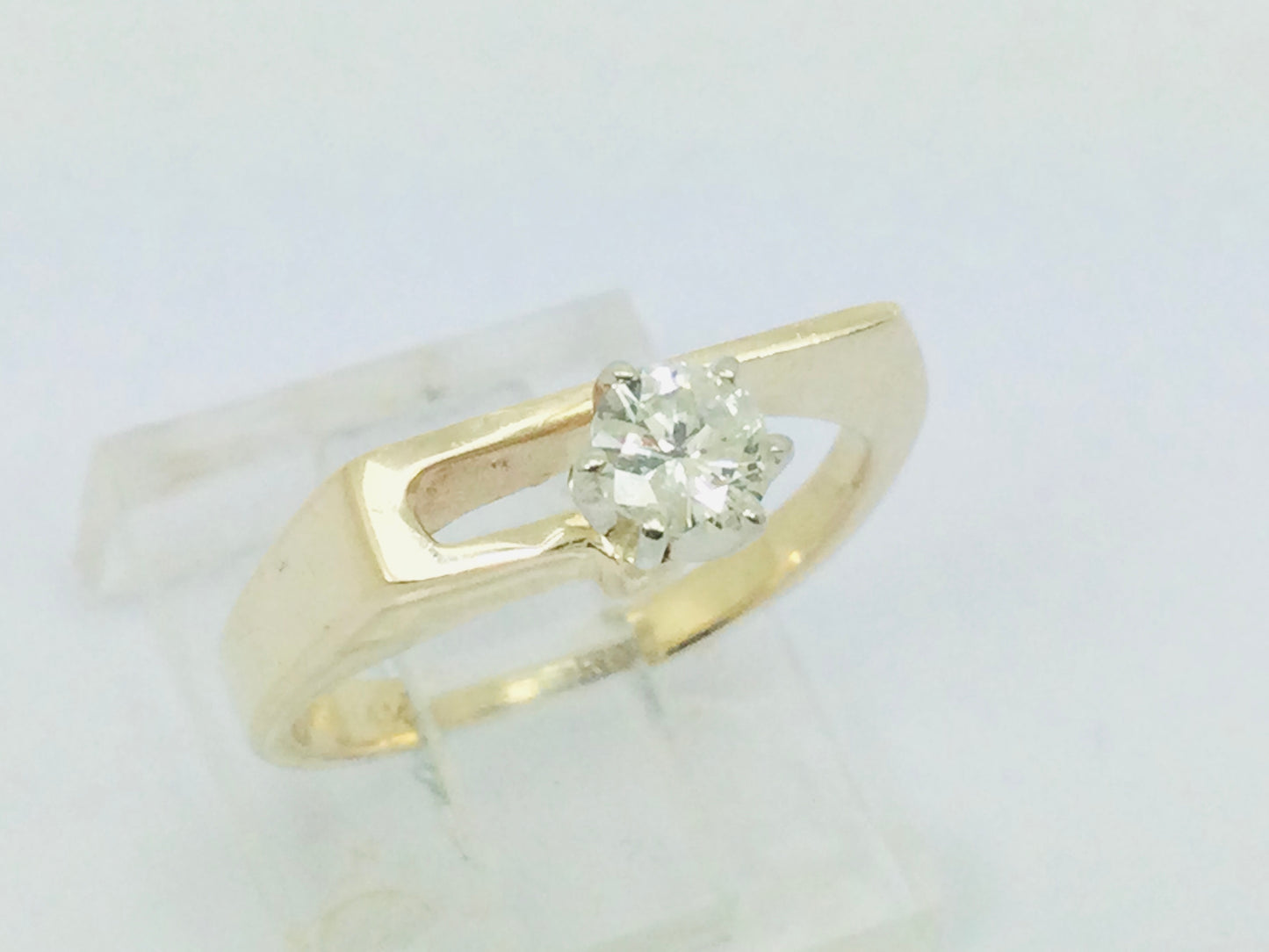 14k Yellow Gold Round Cut 25pt Diamond Solitaire Ring