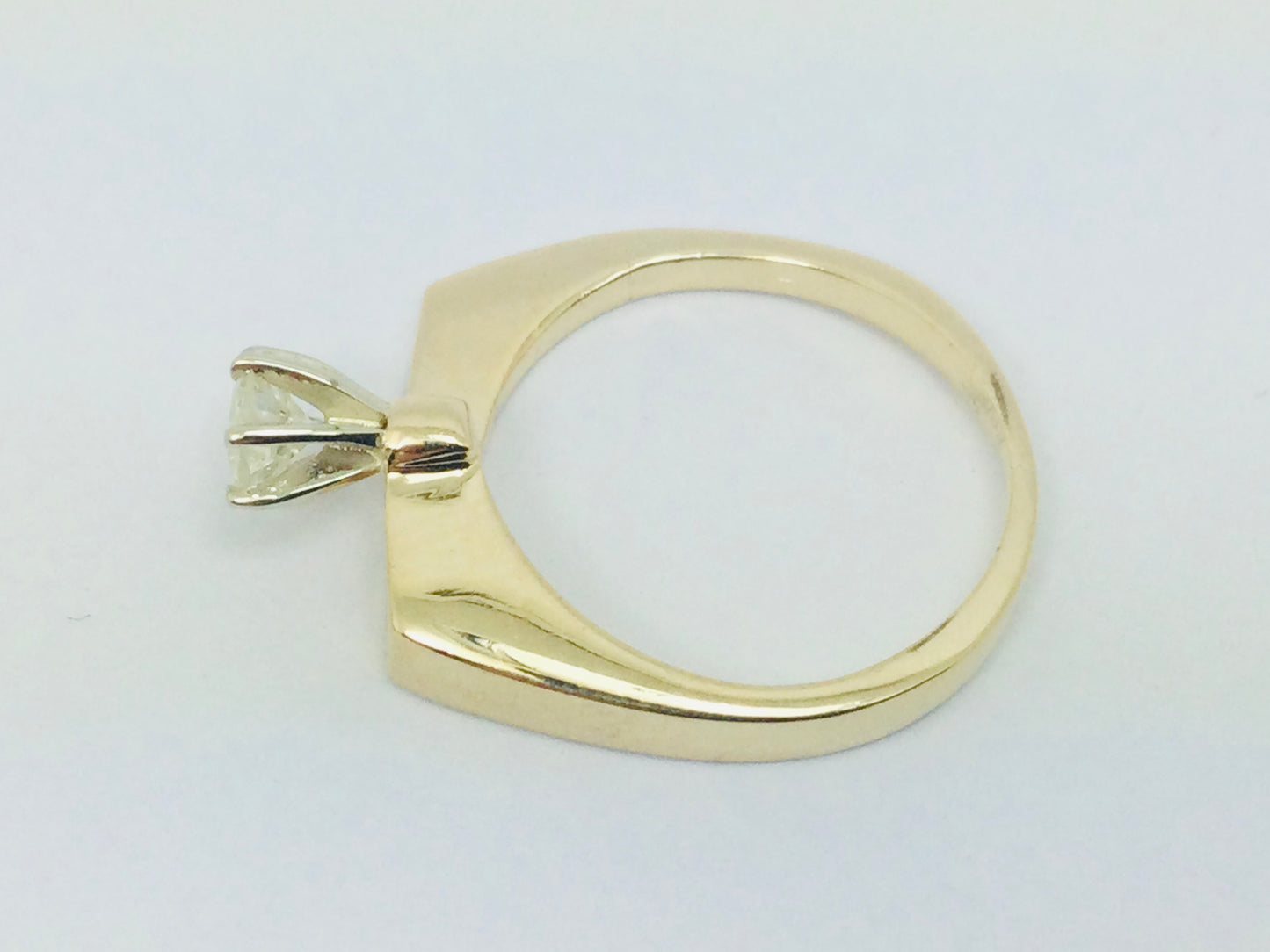14k Yellow Gold Round Cut 25pt Diamond Solitaire Ring