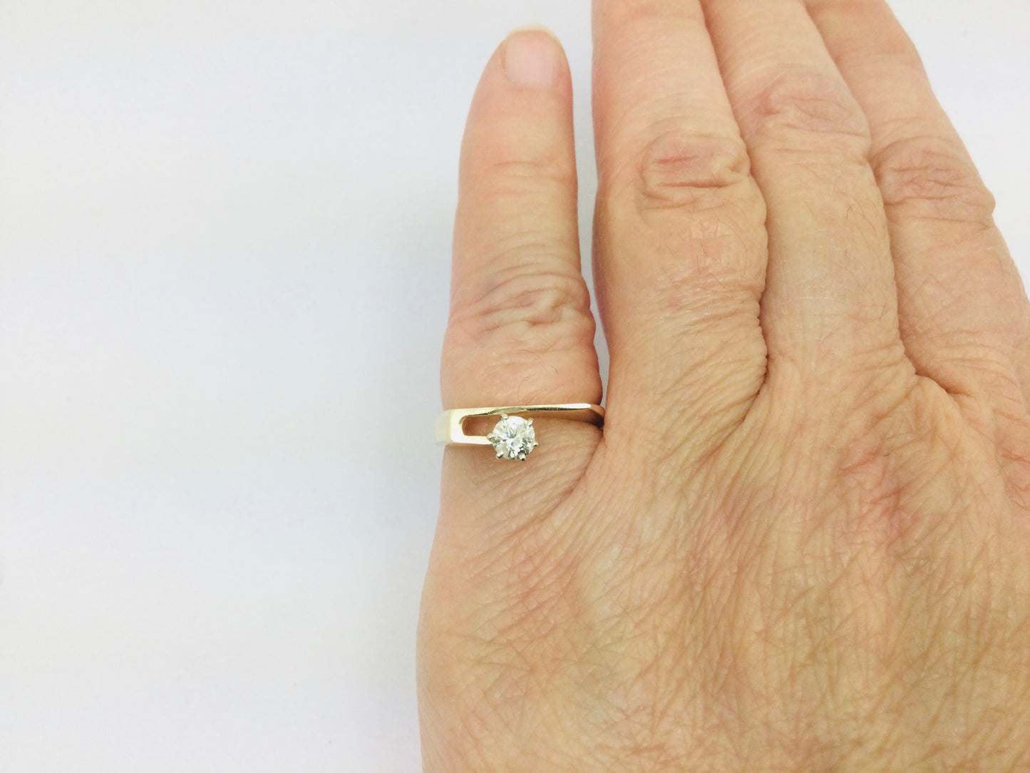 14k Yellow Gold Round Cut 25pt Diamond Solitaire Ring