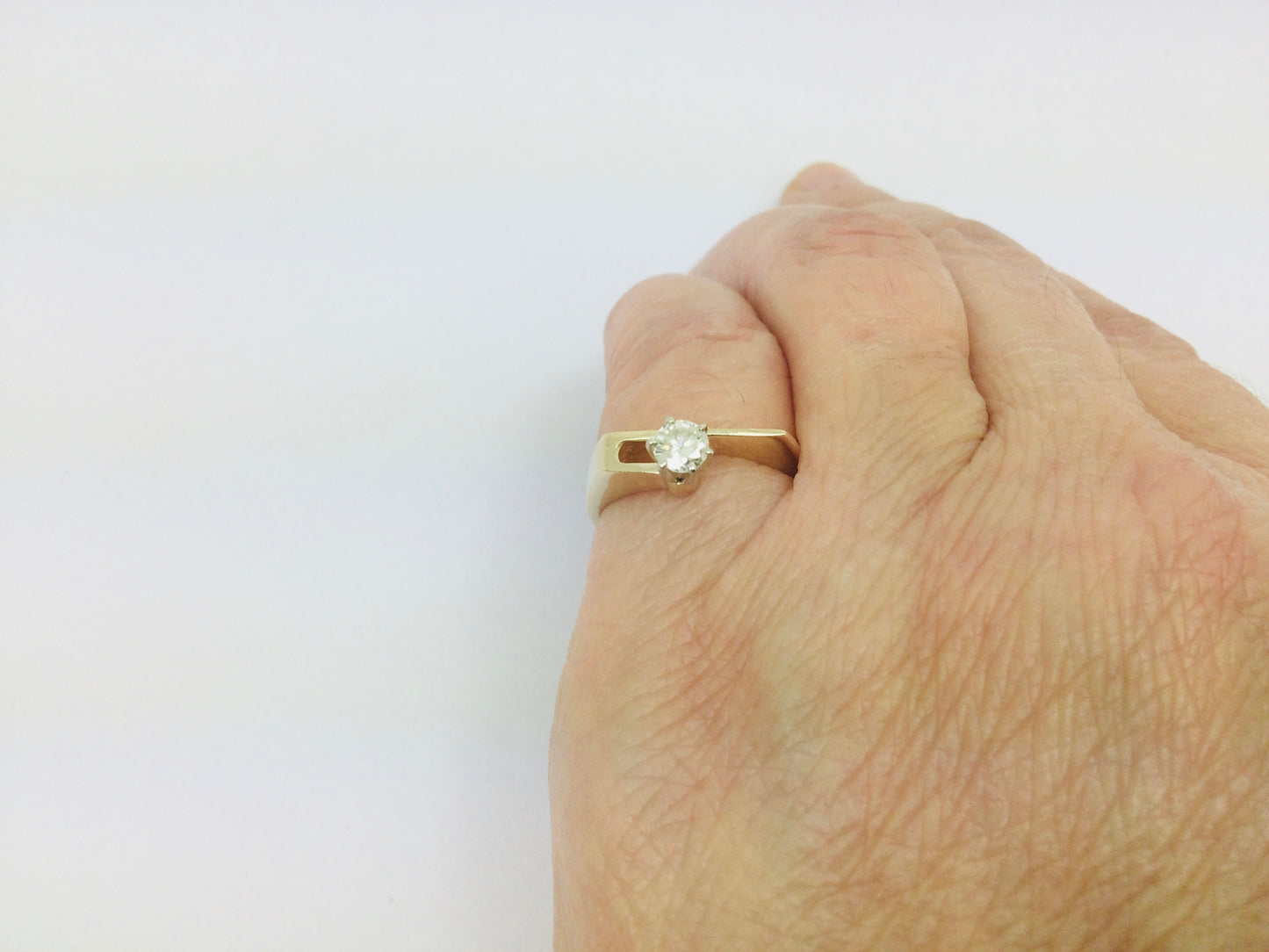 14k Yellow Gold Round Cut 25pt Diamond Solitaire Ring