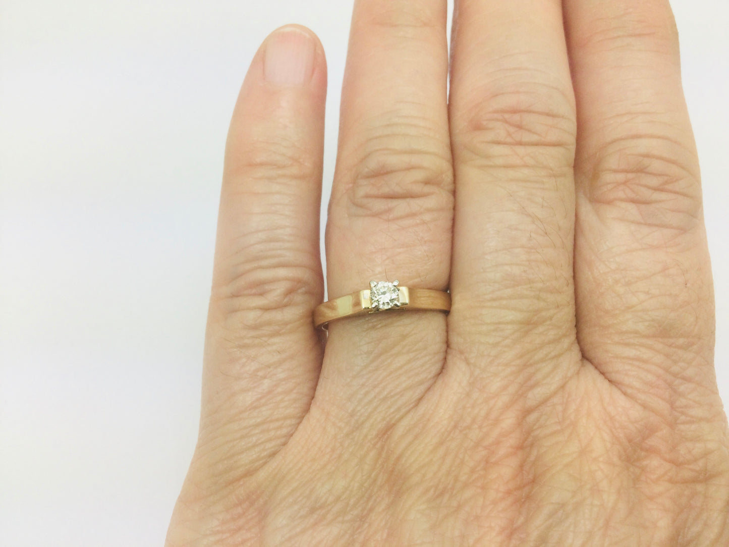 14k Yellow Gold Round Cut 15pt Diamond Solitaire Ring