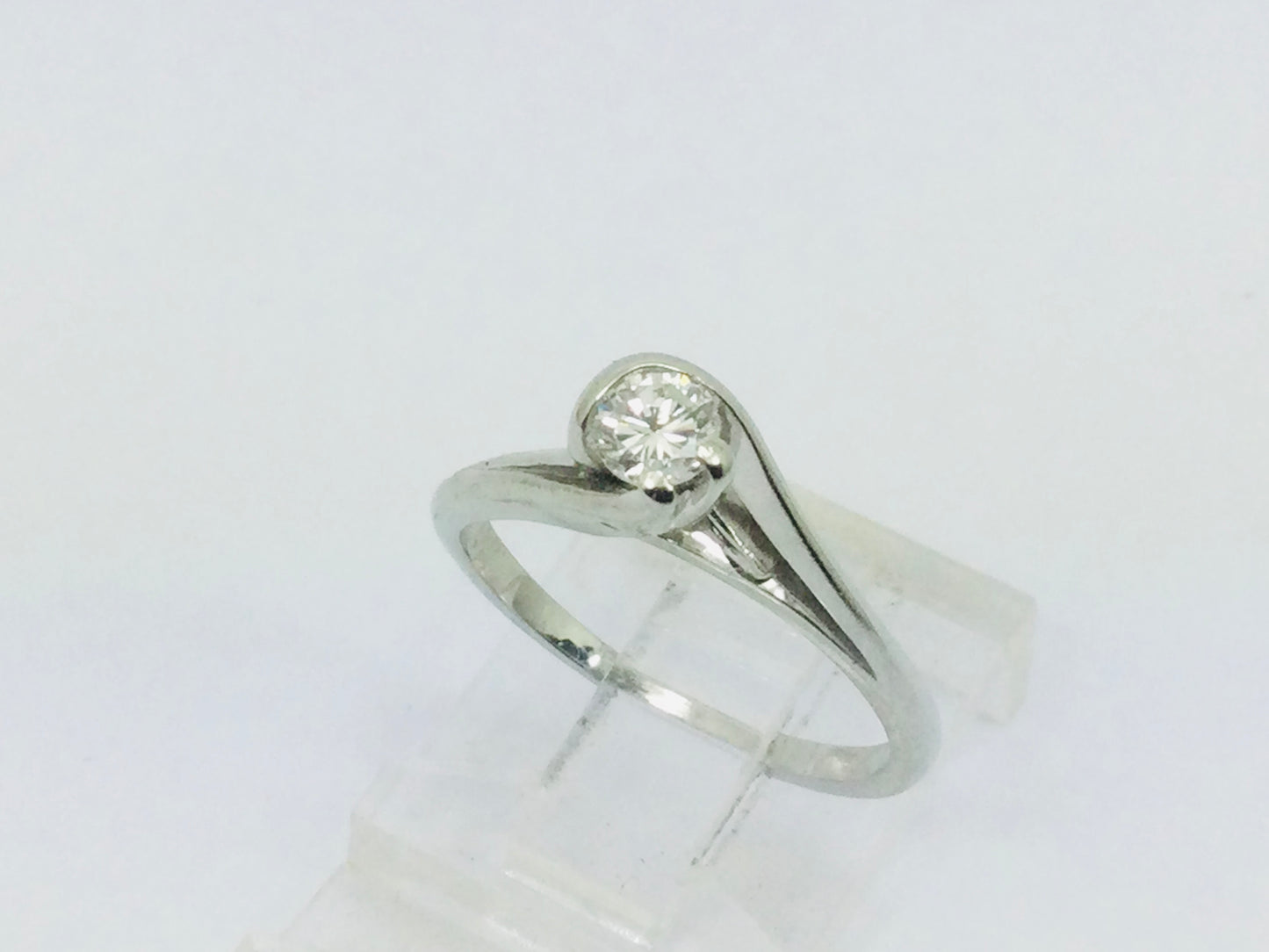 14k White Gold Round Cut 18pt Diamond Solitaire Ring