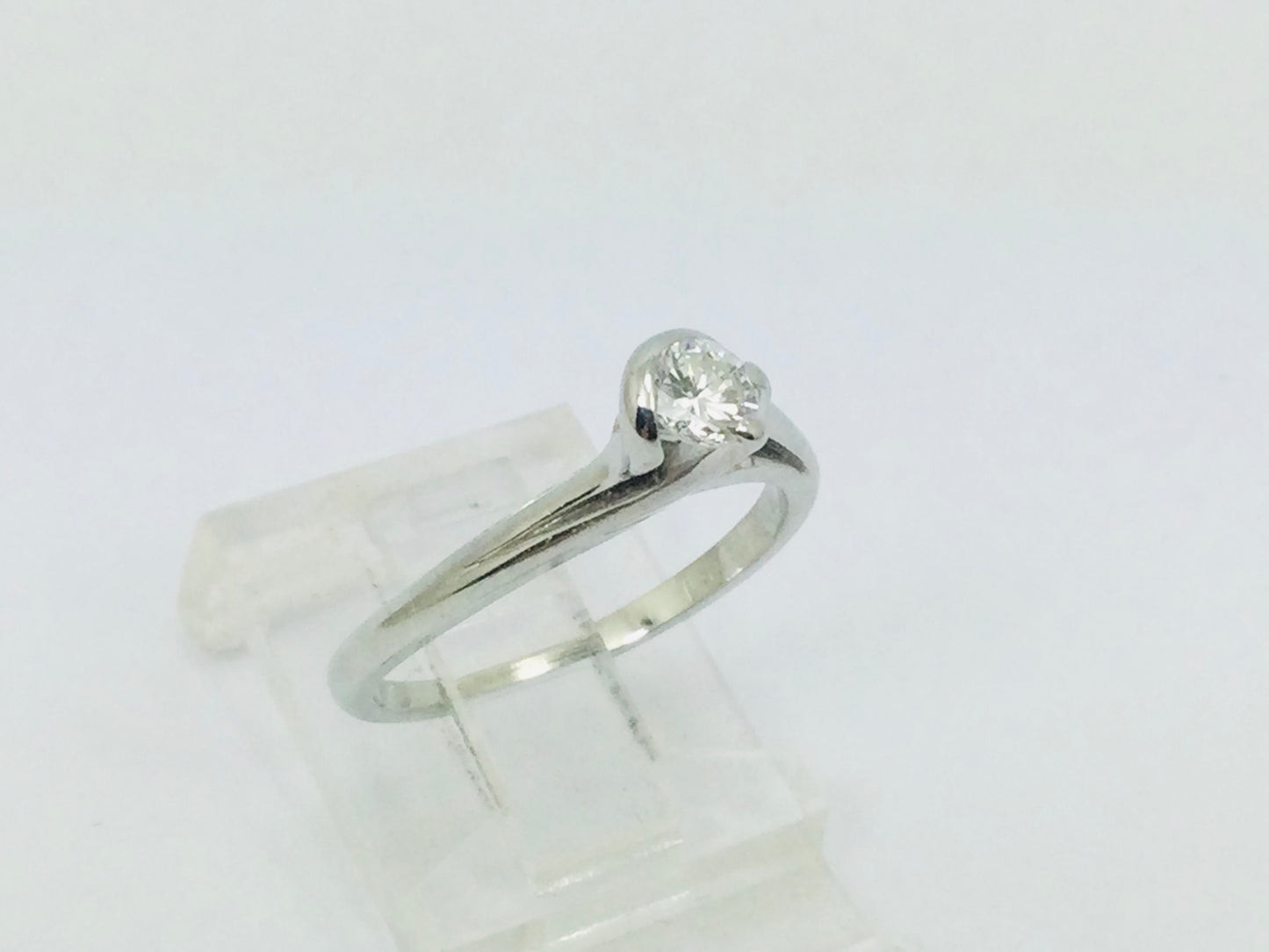 14k White Gold Round Cut 18pt Diamond Solitaire Ring