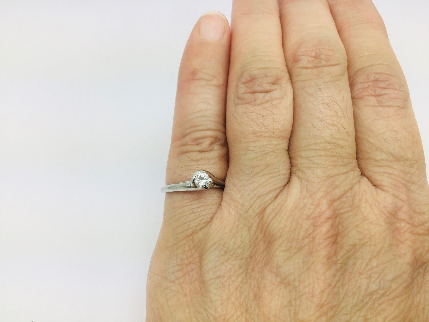 14k White Gold Round Cut 18pt Diamond Solitaire Ring