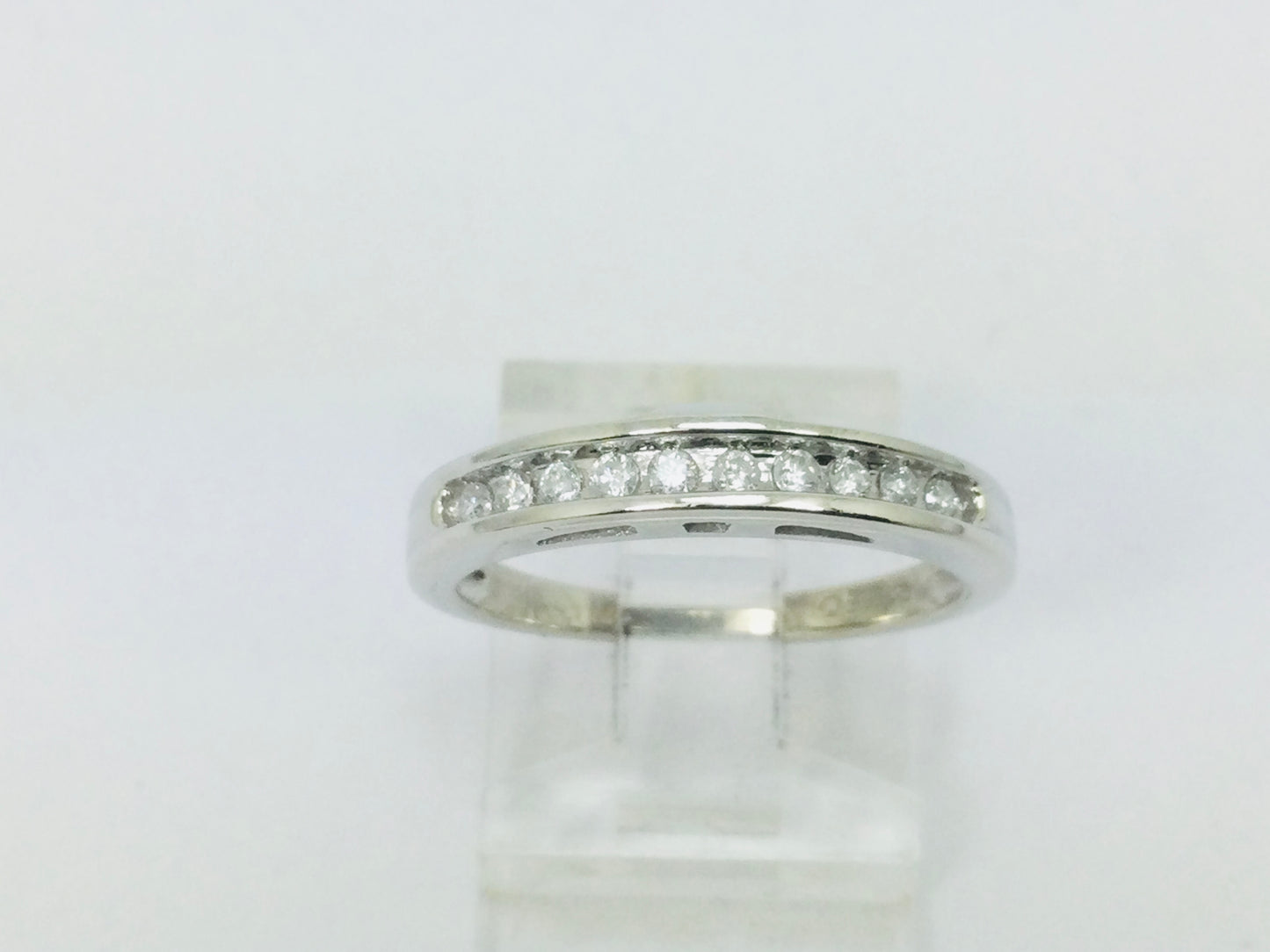 14k White Gold Round Cut 15pt Diamond Channel Set Ring