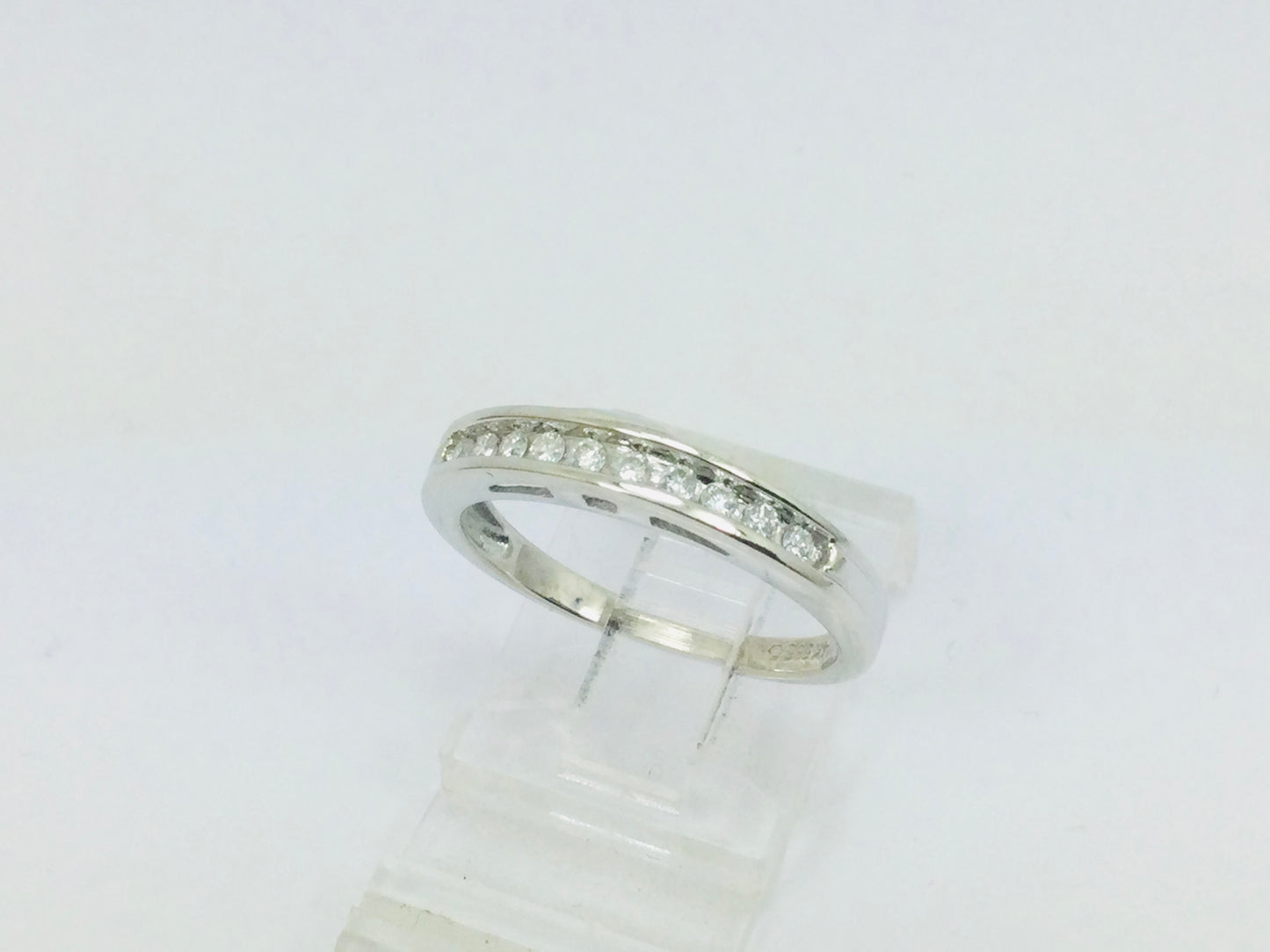 14k White Gold Round Cut 15pt Diamond Channel Set Ring
