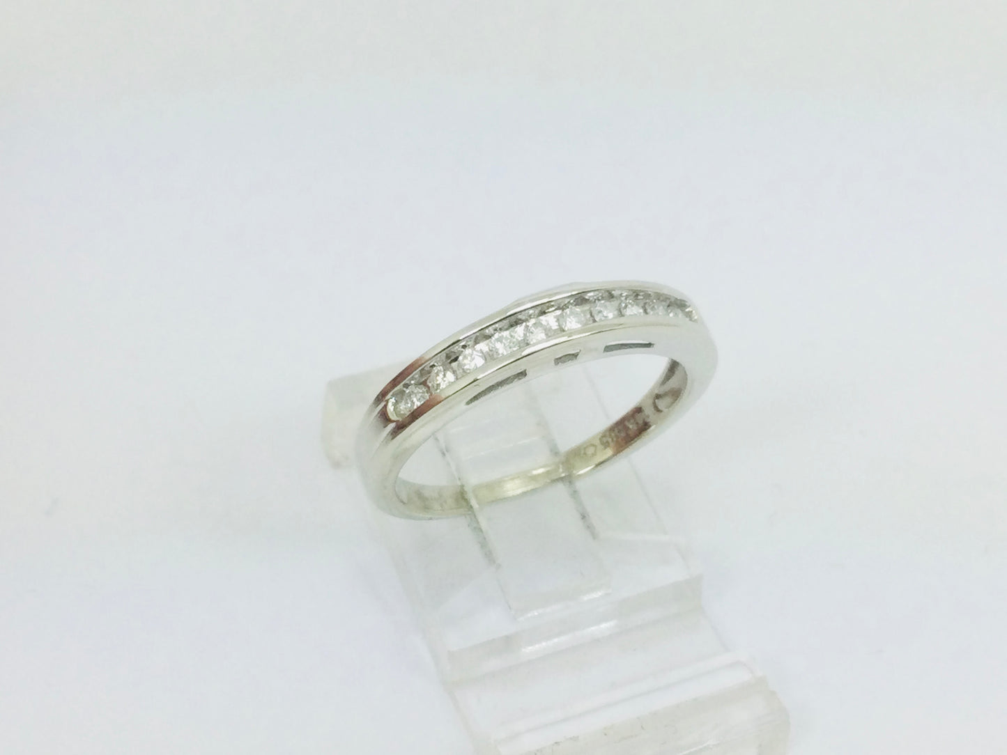 14k White Gold Round Cut 15pt Diamond Channel Set Ring