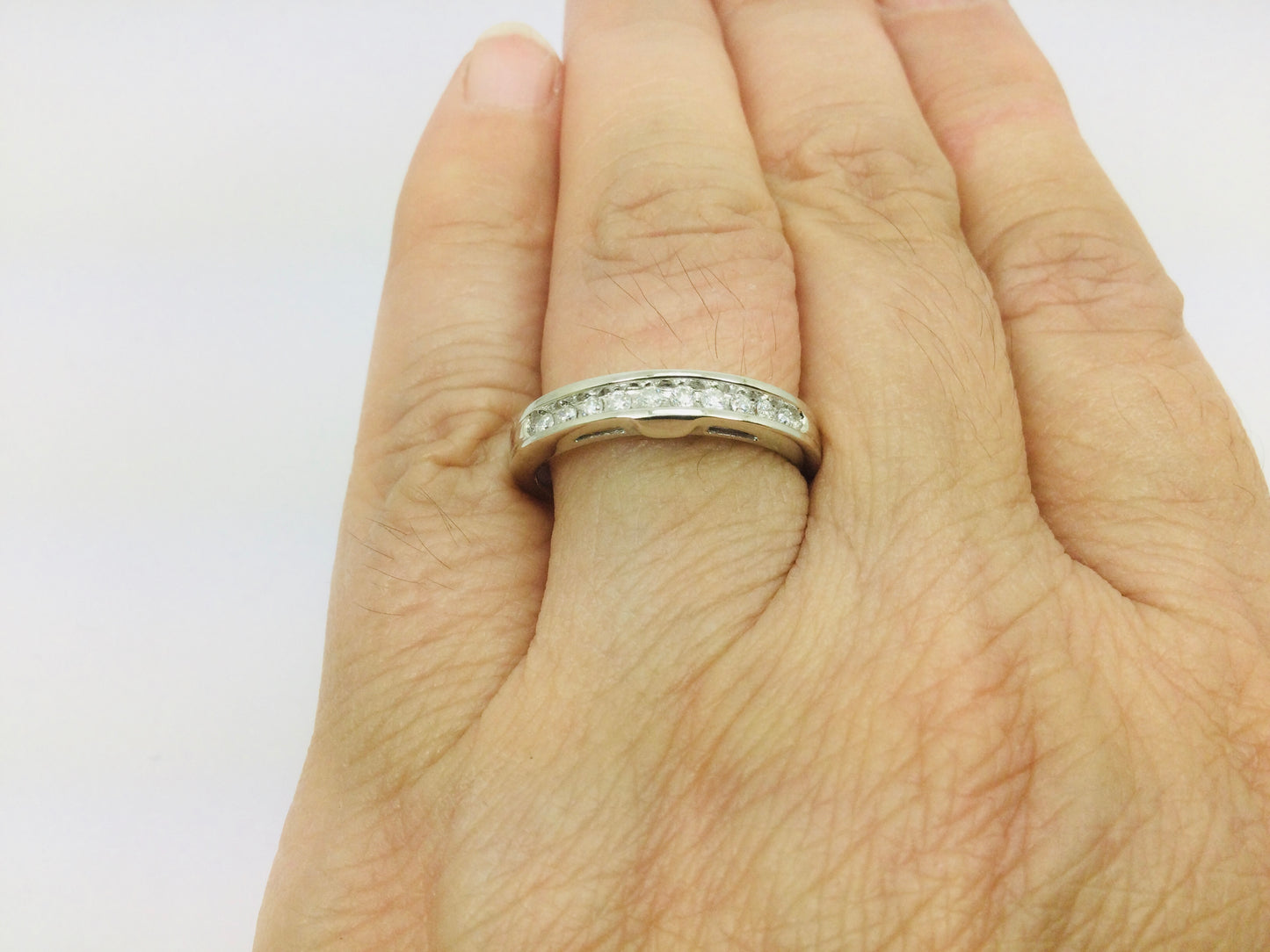 14k White Gold Round Cut 15pt Diamond Channel Set Ring