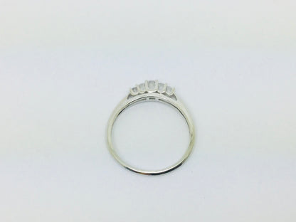 14k White Gold Round Cut 20pt Diamond Row Set Ring