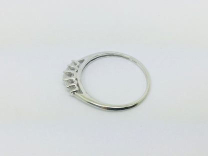 14k White Gold Round Cut 20pt Diamond Row Set Ring