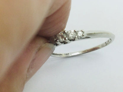 14k White Gold Round Cut 20pt Diamond Row Set Ring