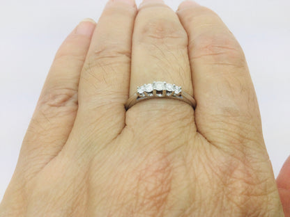 14k White Gold Round Cut 20pt Diamond Row Set Ring
