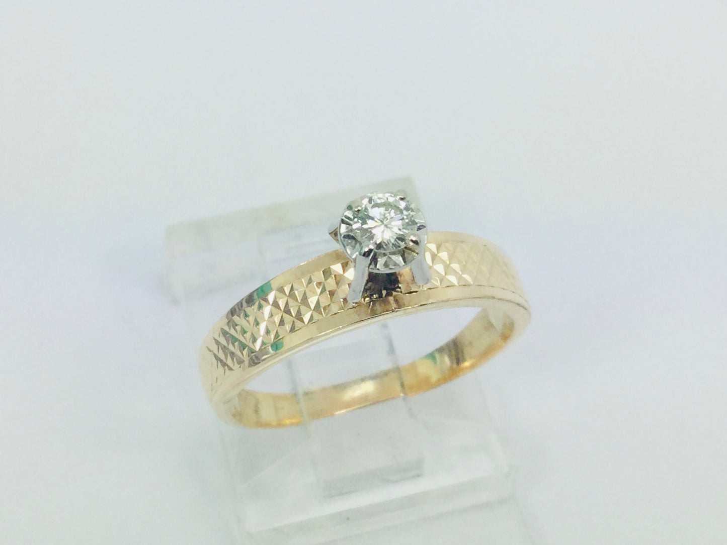 14k Yellow Gold Round Cut 10pt Diamond Solitaire Ring
